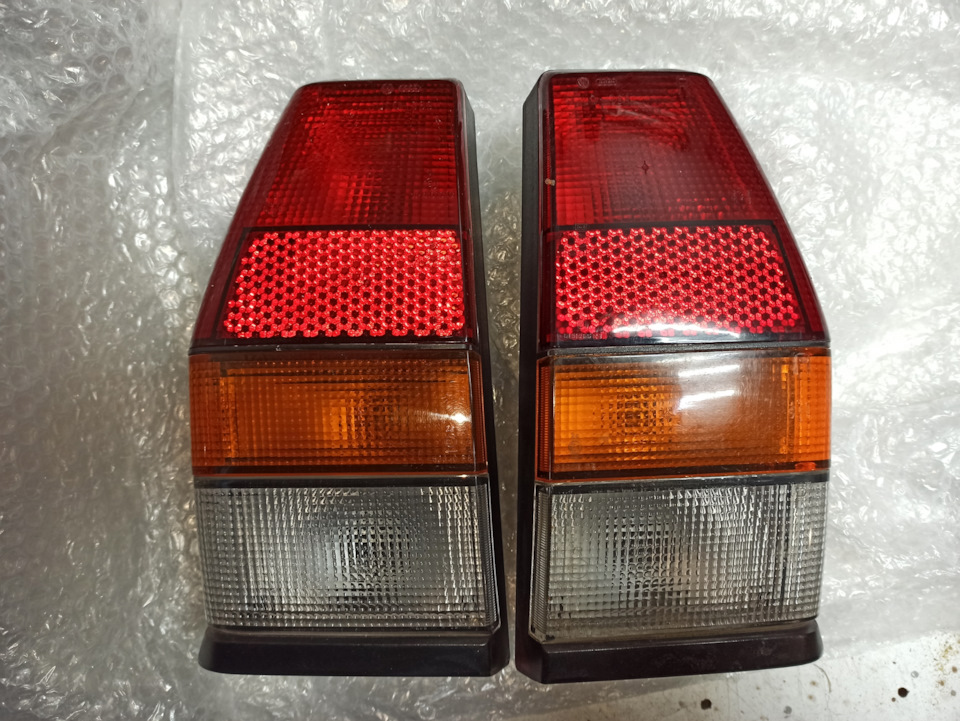 Задний фонарь от праворульного Поло — Volkswagen Polo Hatchback Mk2, 1 ...