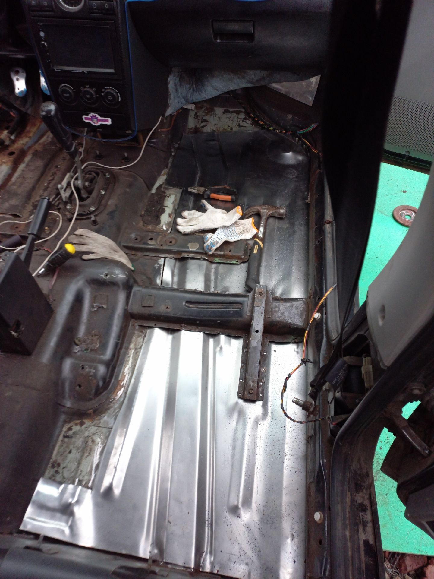 Гнилое днище ваз 21099. Ремкомплект днище ваз приора. Ремонт днища приора. Днище приора хэтчбек. Переварка днища приора седан.