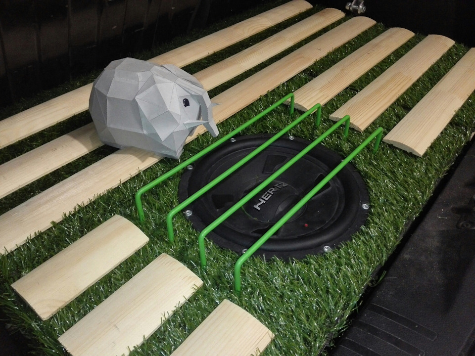 Сабвуфер и фальшпол в багажнике — Ford Fiesta (Mk V), 1,6 л, 2008 года ...