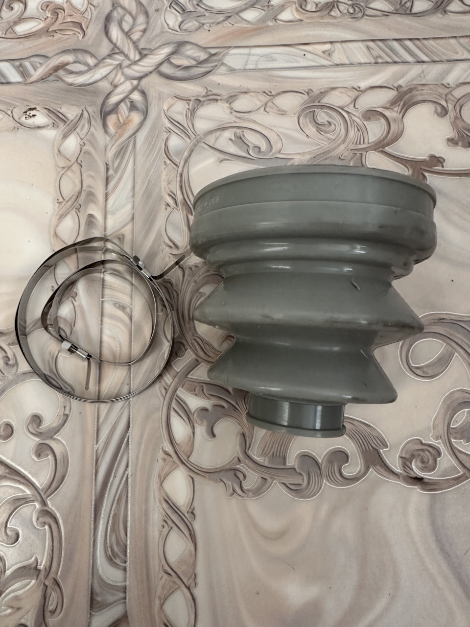 Изготовлен из силикона. — Mitsubishi Pajero Sport (2G)