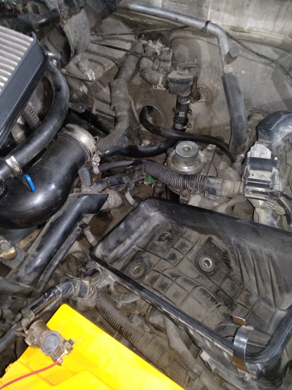 Установка активного сабвуфера и усилителя на фронт в Toyota sprinter ...