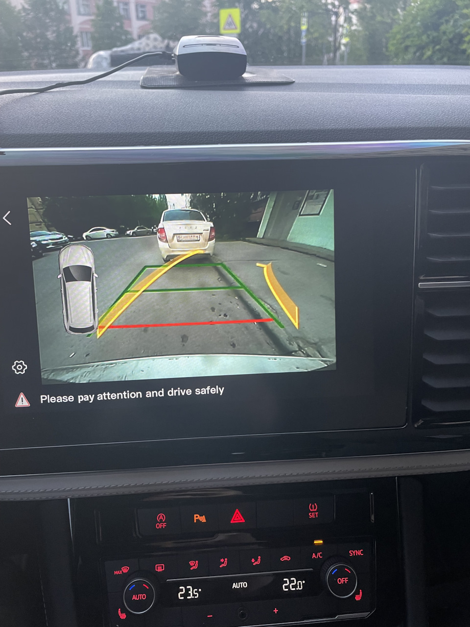 Установка камеры заднего вида с CAN шиной и форсункой омывателя