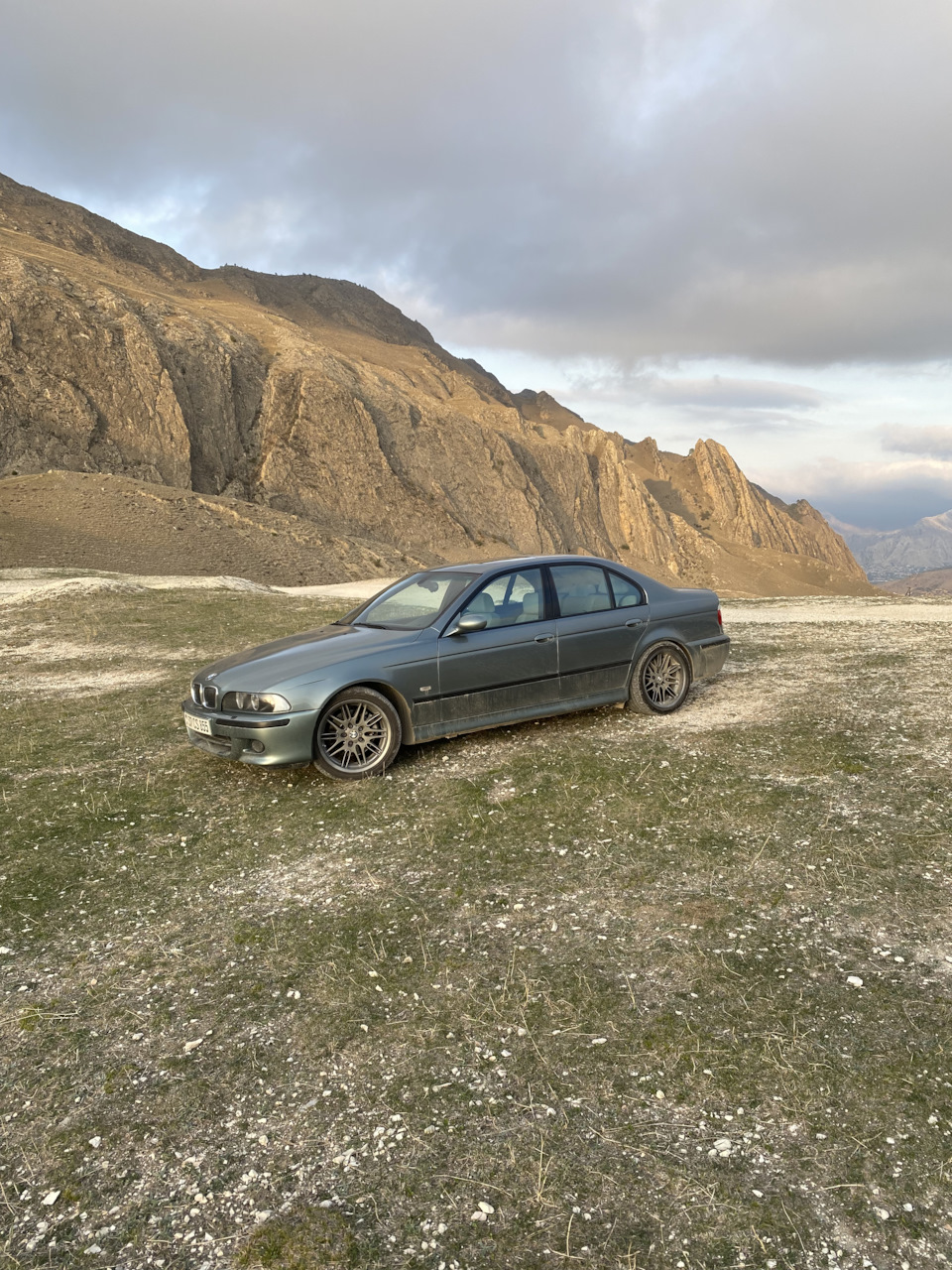 Немного фото на фоне молодых гор Дагестана — BMW 5 series (E39), 3 л, 2001  года | просто так | DRIVE2