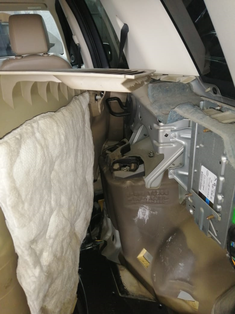 2 — Land Rover Freelander 2 (L359). Запчасти на фото: F88030