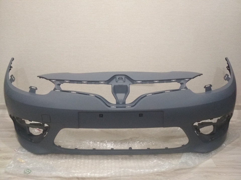 620104894S – передний бампер, к сожалению, фото всего комплекта не сделал — Renault Fluence. Запчасти на фото: 620104894S