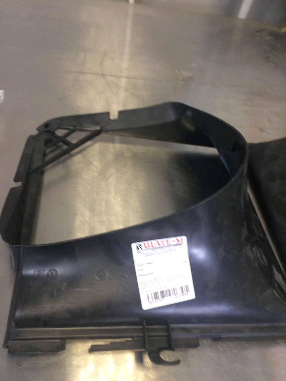 7L0 117 340 Воздуховод интеркулера правый задний — Audi Q7 (1G). Запчасти на фото: 7L0117340