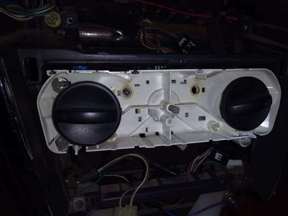 панель печки ваз 2114. панель приборов ваз 2106 крепление. снятия управление печкой лада ларгус. опель вектра б панель управления. снять панель управления отопителем.