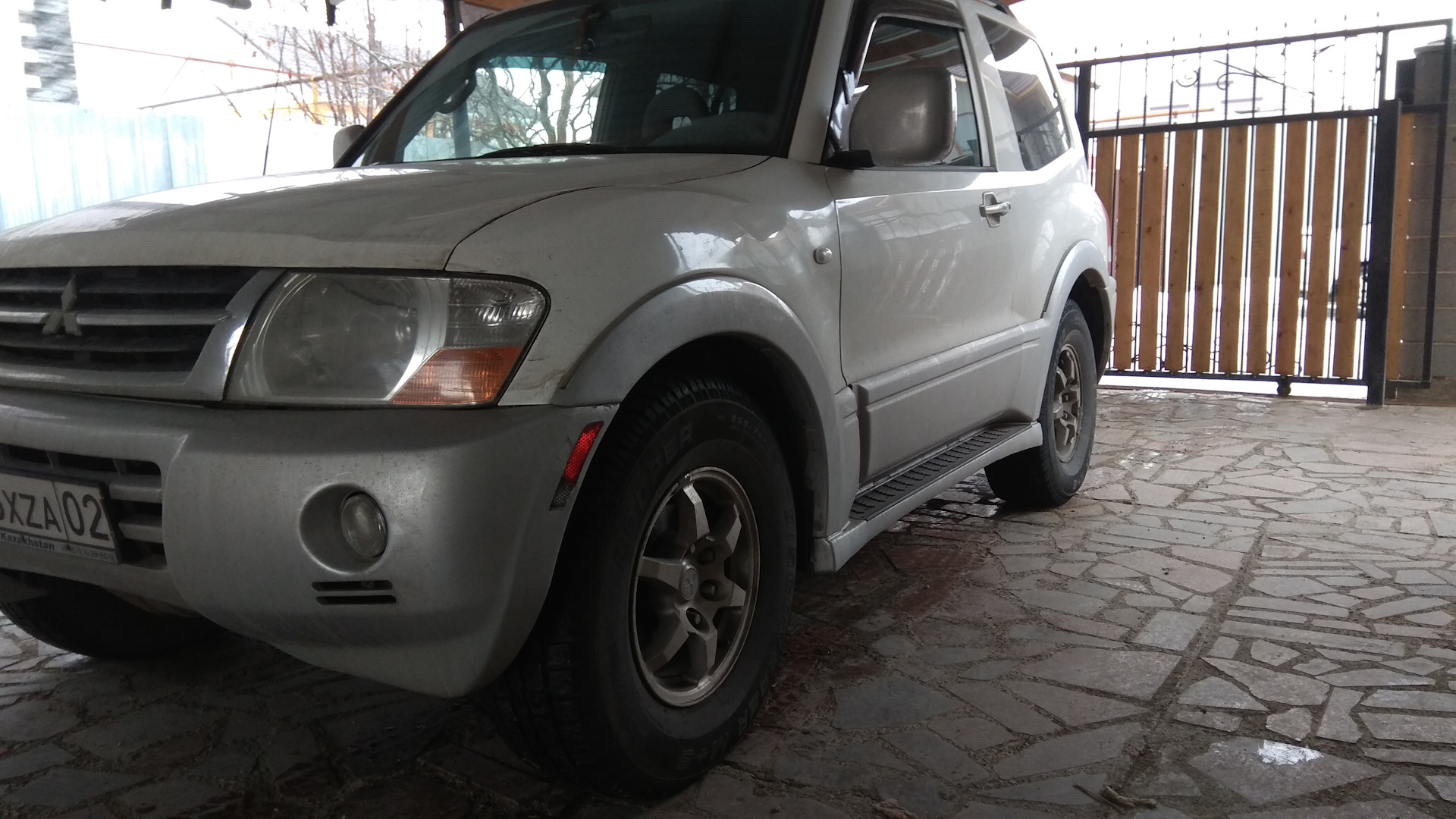 Pajero шины. Mitsubishi Pajero 3 g Tuning. АТ резина на Паджеро 4. Pajero 111. Паджеро 3 без молдингов.