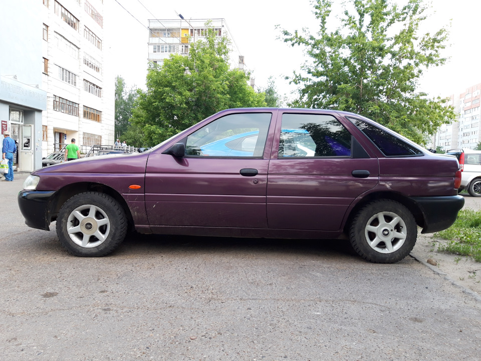 Купить Автомобиль Форд Эскорт