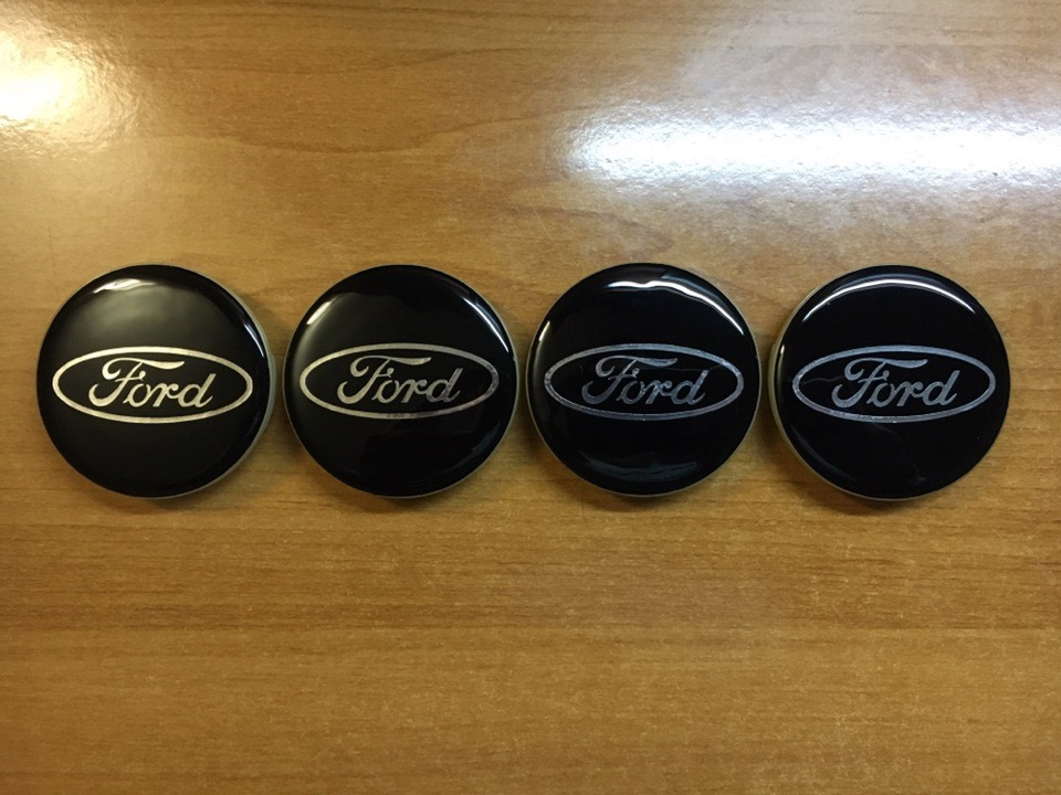 Колпаки фокус 3. Дисков колпачки Ford Focus 2. Колпачки на Форд фокус 2. Черные колпачки на Форд фокус 2. Ford Focus 2 заглушка диска.