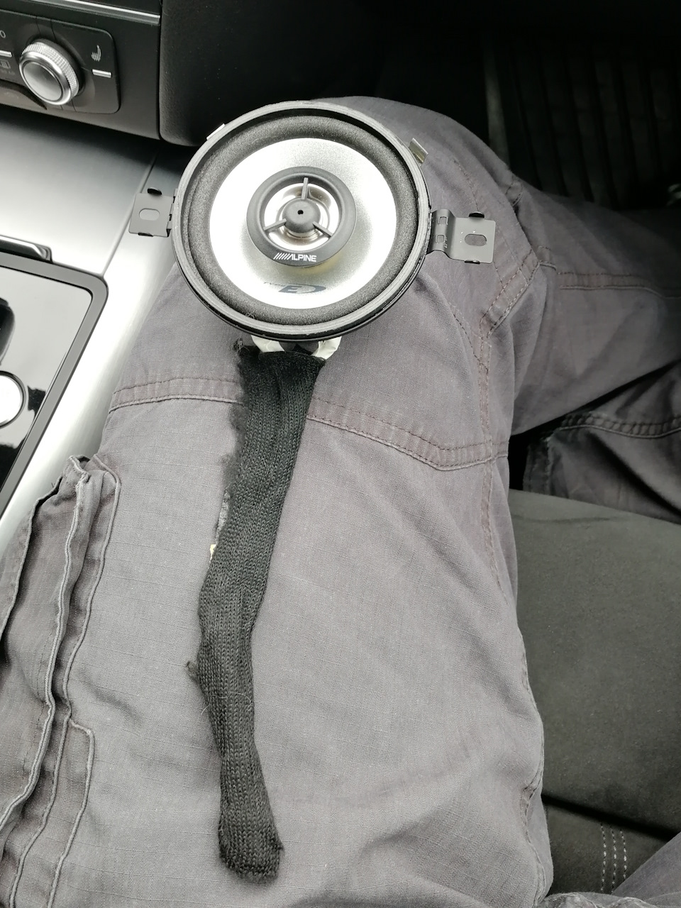 #28 Замена центрального динамика — Audi A6 (C7), 2 л, 2016 года ...