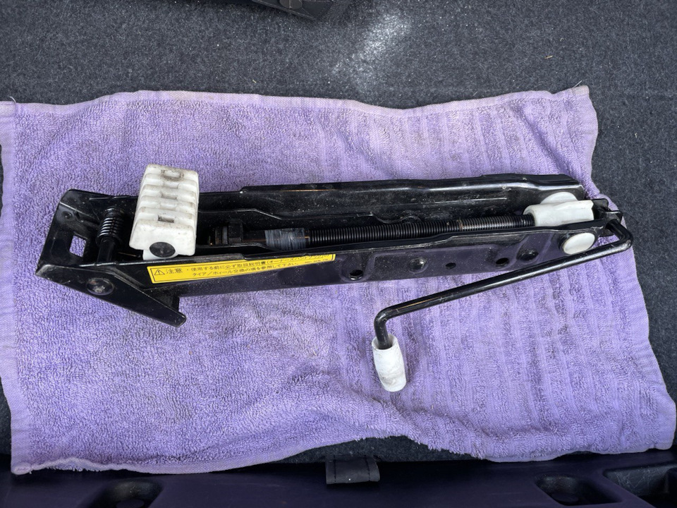 #016 Доездился… Порвал шину, погнул диск, домкрат BMW — BMW 5 series ...