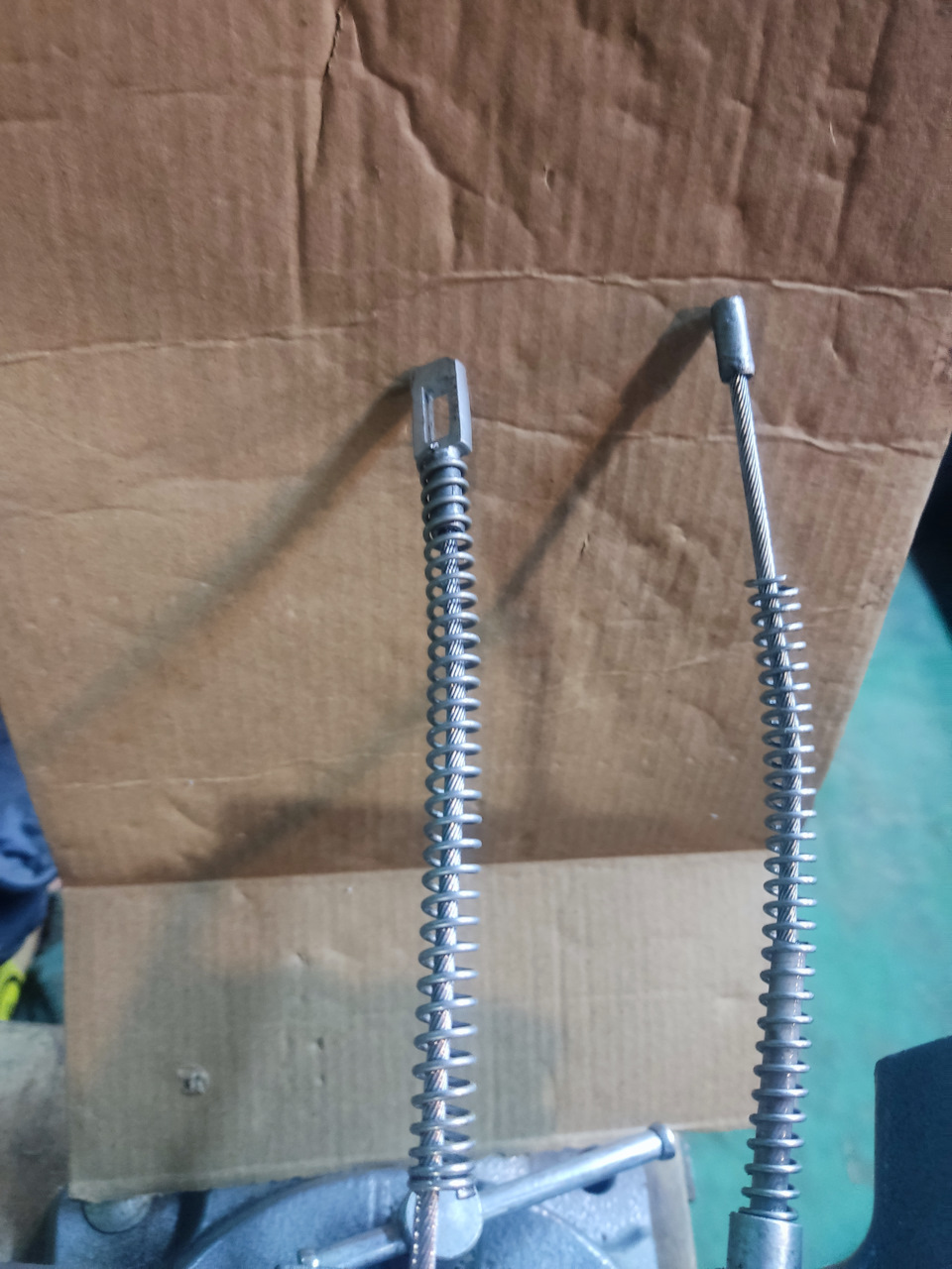 Справа уже подрезаный. — Ford Fusion