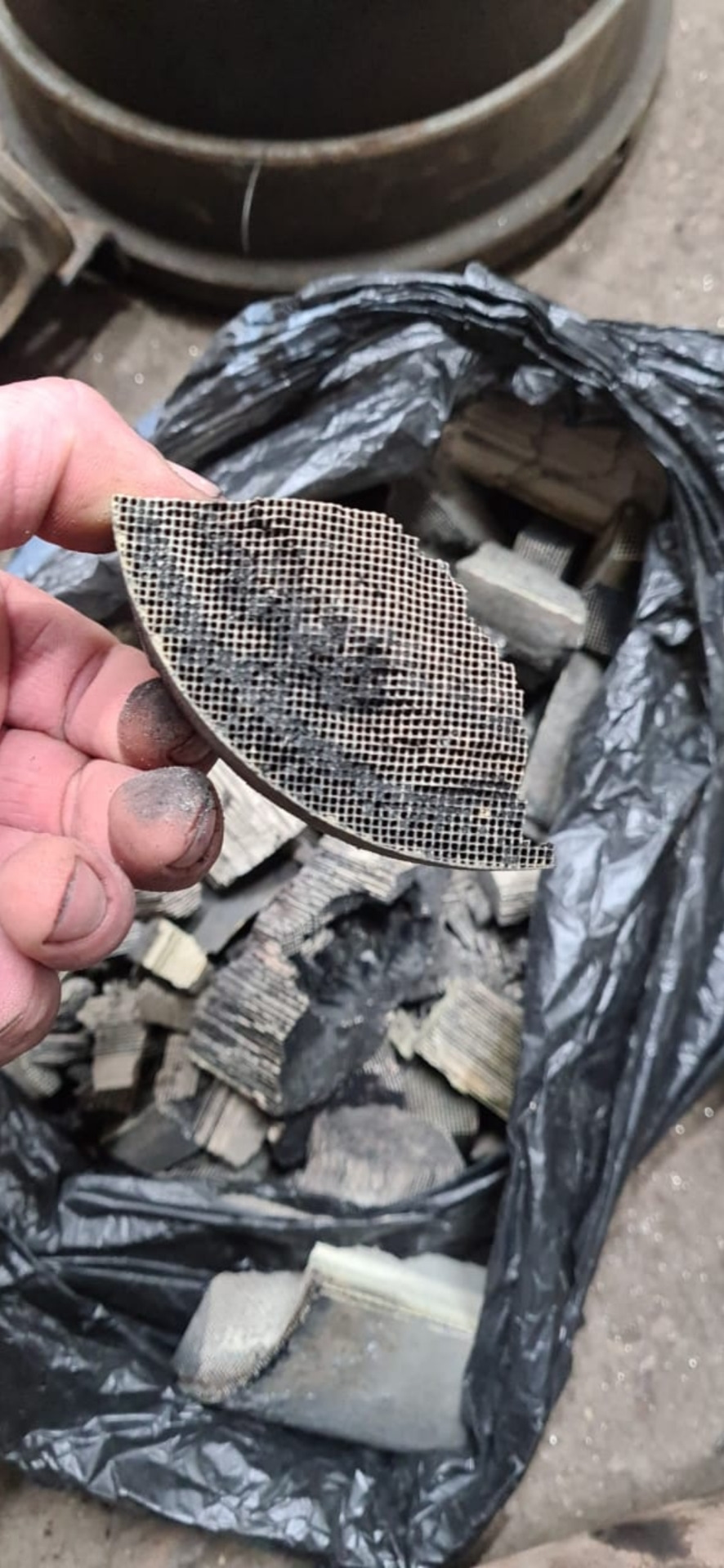 Дыши ведерко Дыши.Вырезка катализатора. И распил усов на коллекторе ...