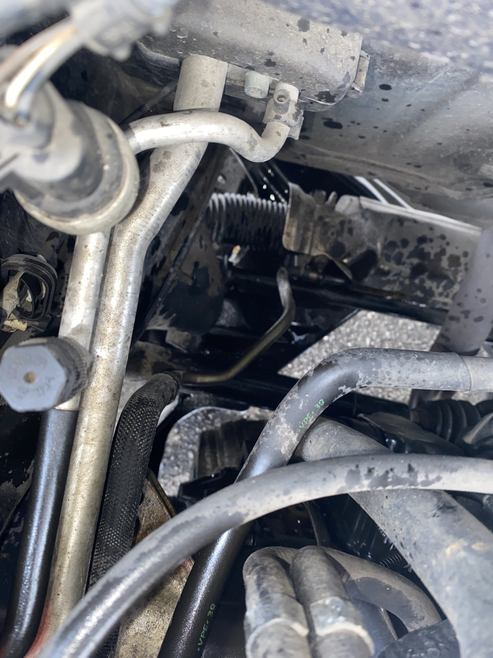 Вылилось масло — Volkswagen Golf Mk4, 1,4 л., 1999 года | поломка | DRIVE2