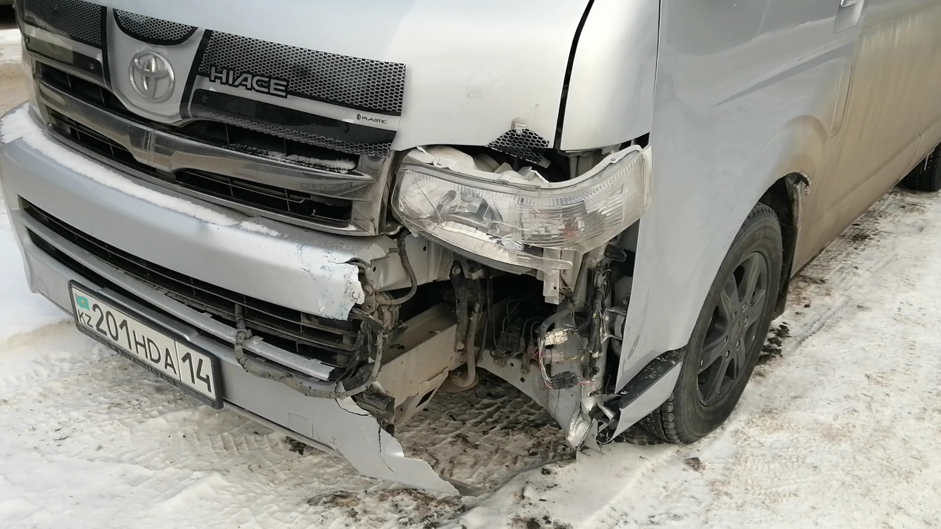 Глупая авария. — Toyota HiAce (H200), 2,7 л, 2012 года | ДТП | DRIVE2