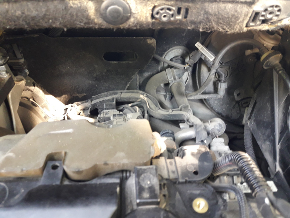 Втулки корпуса воздушного фильтра C4 B7 — Citroen C4 (2G), 1,6 л, 2013 ...