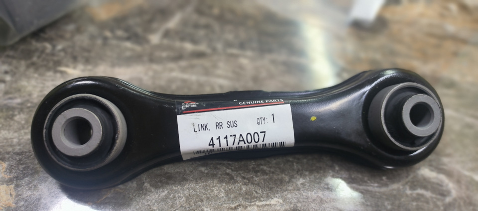 Фото в бортжурнале Mitsubishi Outlander XL. Запчасти на фото: 4117A007