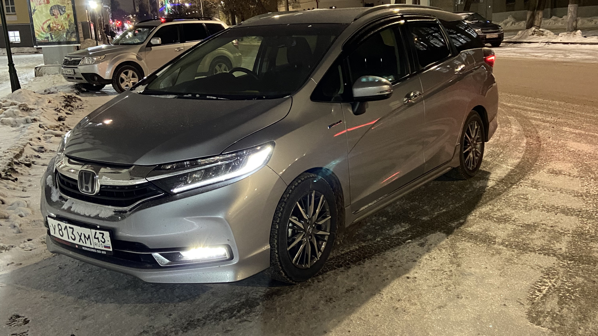 Гибрид 2019 отзывы. Honda Shuttle Hybrid 2017. Honda Shuttle 2019. Хонда шаттл 19. Тюнинг Хонда шаттл.