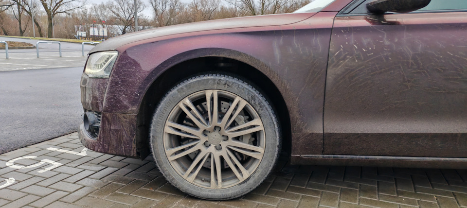 Перед — Audi A8 (D4)