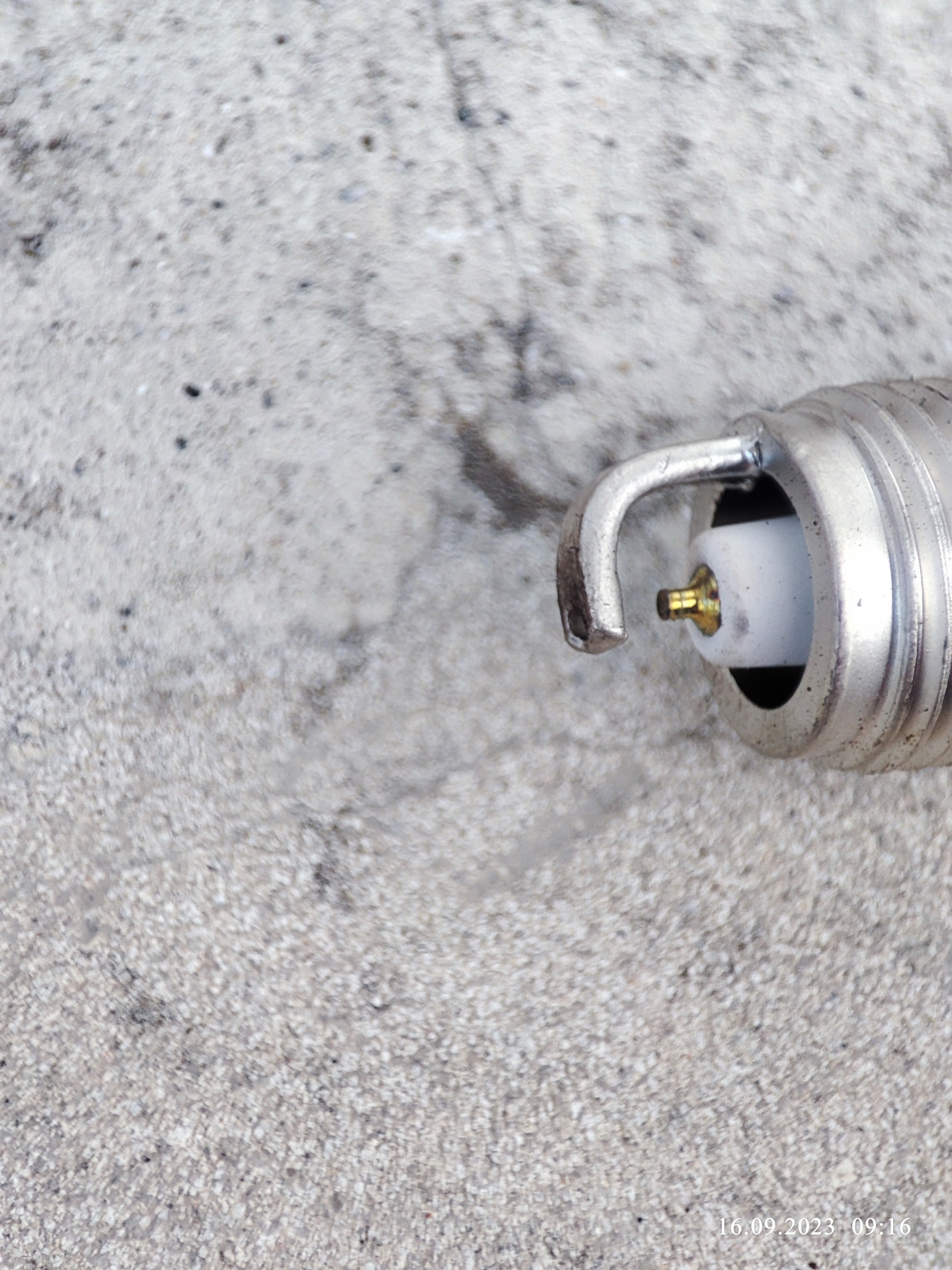 Свечи и подушка двигателя — Geely Emgrand X7, 2 л, 2014 года | запчасти ...