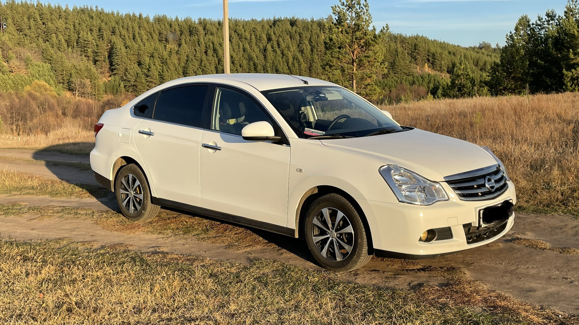 Весеннего месяца нисана в белом. Ниссан Альмера 2018. Nissan Almera Tekna. Almera 2018.