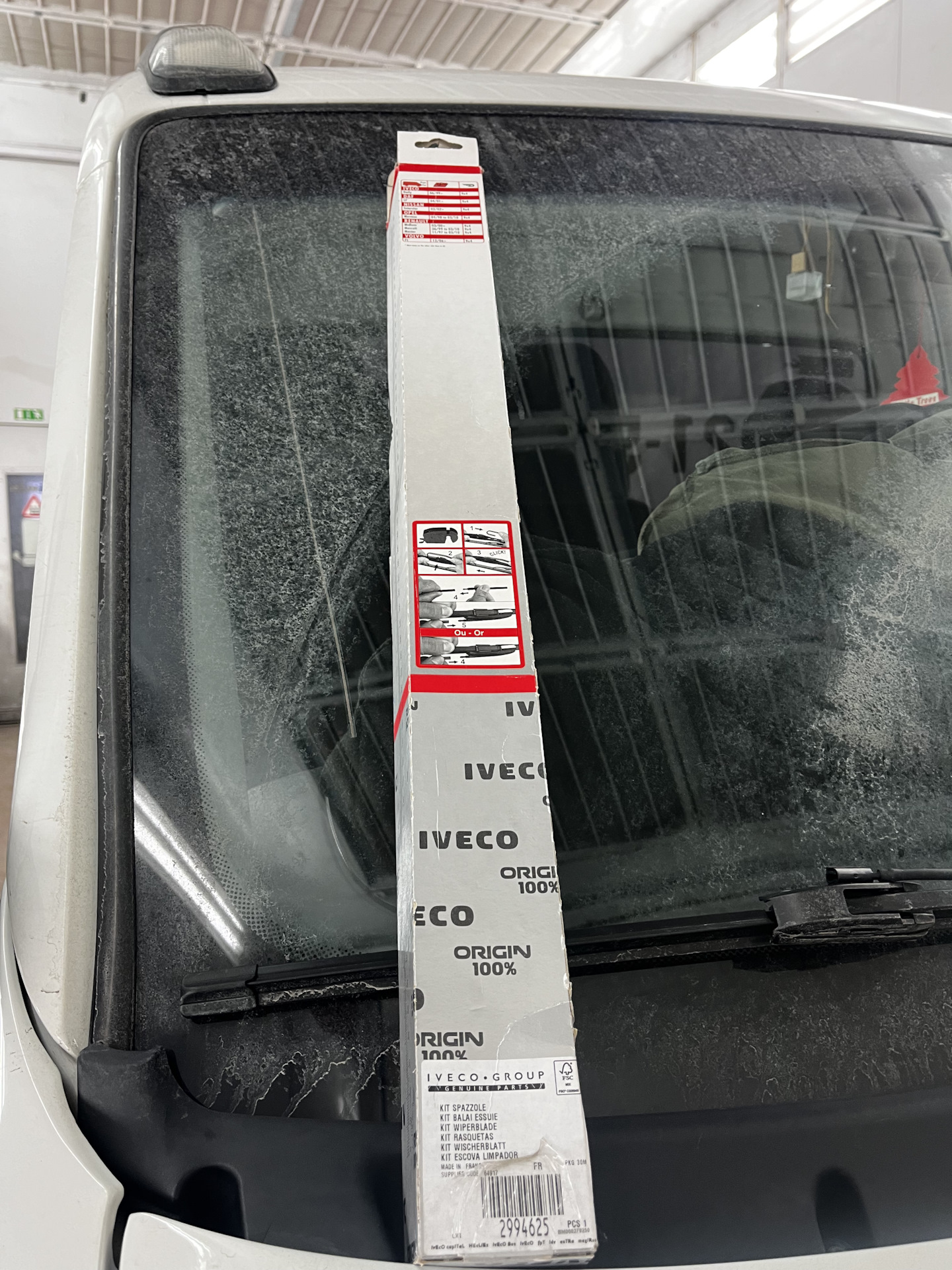 Оригинальные щетки — Iveco Daily (4G), 3 л, 2010 года | запчасти | DRIVE2