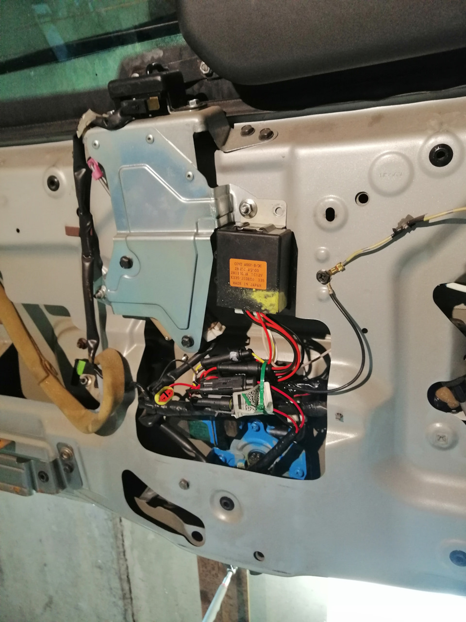 Доводчик багажника продолжение — Nissan Pathfinder (3G), 2,5 л, 2007 ...