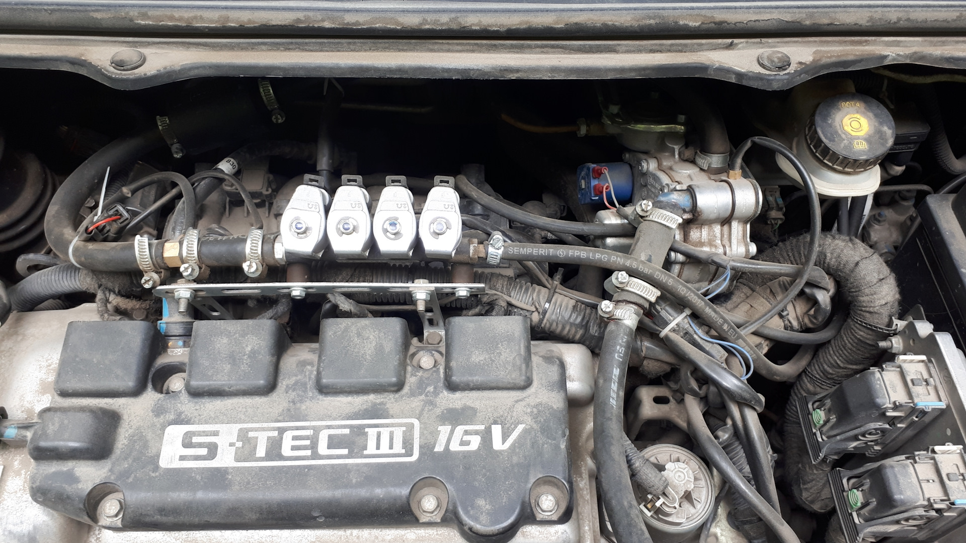 Установка гбо 6 поколения. Cobalt Chevrolet ГБО. Форсунки ГБО кобальт. Cobalt 2 GBO. Форсунки ГБО Нексия.