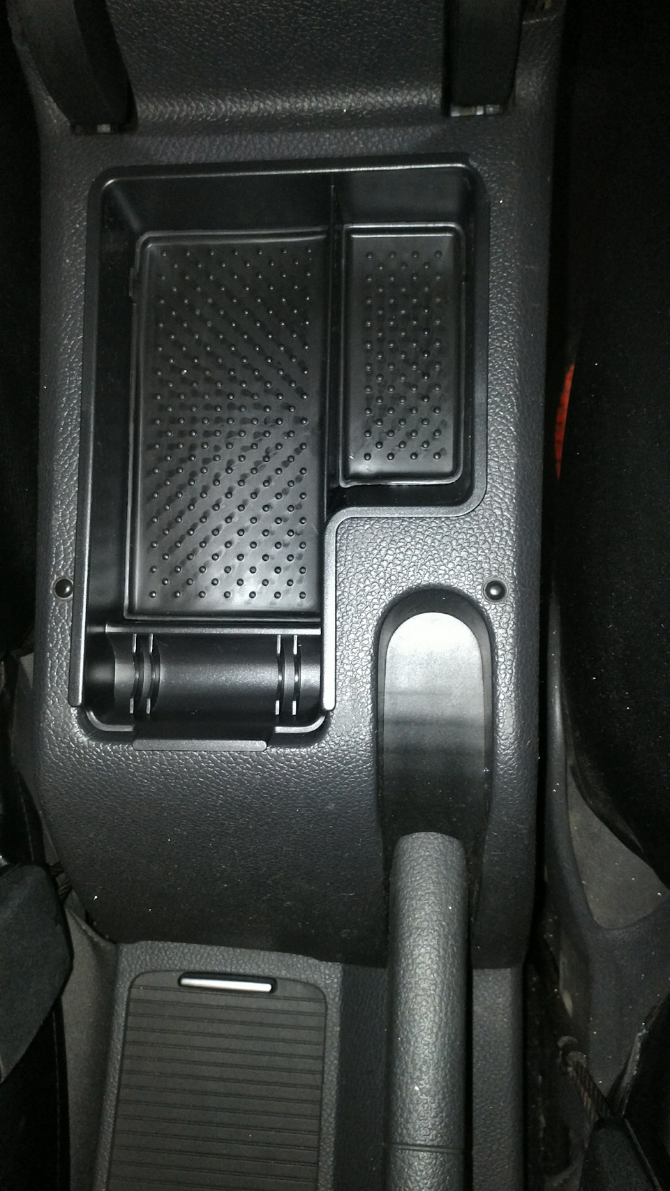 Полочка в подлокотник — Volkswagen Golf Mk5, 1,4 л, 2006 года ...