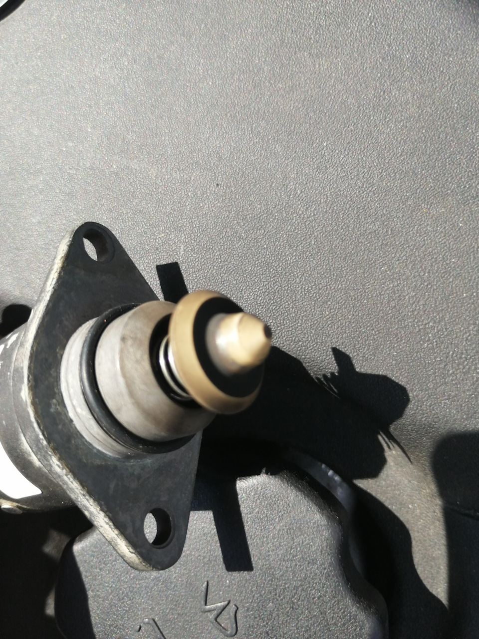 Замена регулятора холостого хода — LADA Приора седан, 1,6 л., 2009 года ...