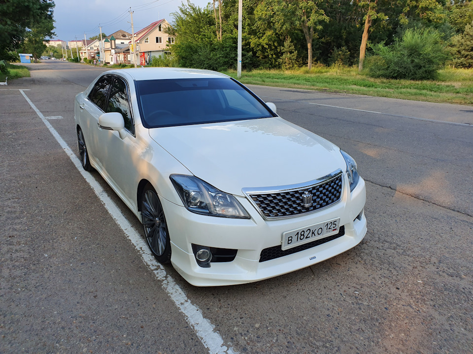 Toyota Crown 2012