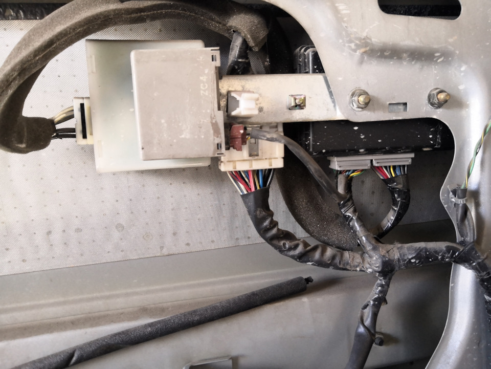 Электромеханизм сдвижной двери — Nissan Serena Mk II (C24), 2 л, 2002 ...