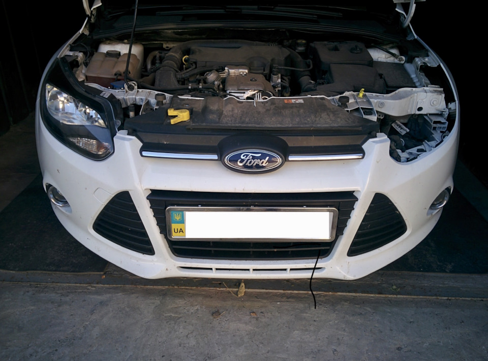 Замена габаритных лампочек — Ford Focus III Hatchback, 1 л, 2013 года ...
