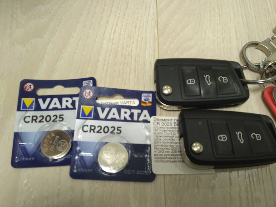 Замена батареек в ключах — Skoda Octavia A7 Mk3, 1,8 л, 2014 года ...