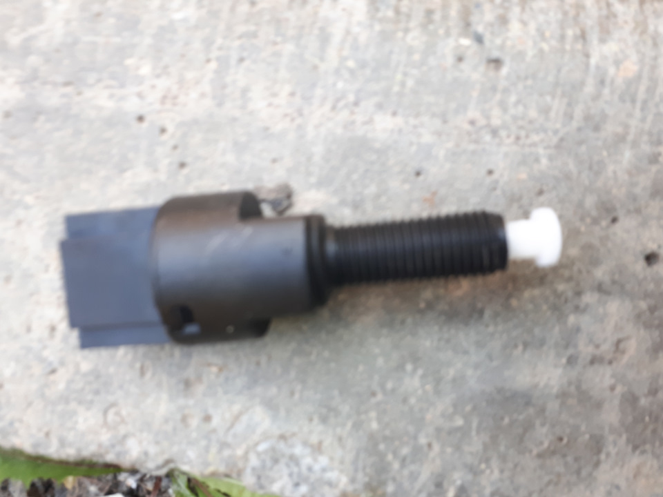 Датчик тормоза — Lada Приора хэтчбек, 1,6 л, 2012 года | своими руками ...