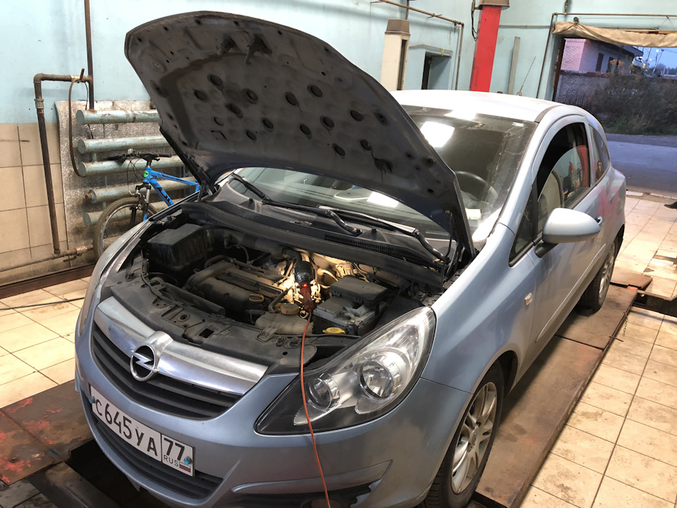 Замена свечей зажигания — Opel Corsa D, 1,2 л, 2008 года | визит на ...