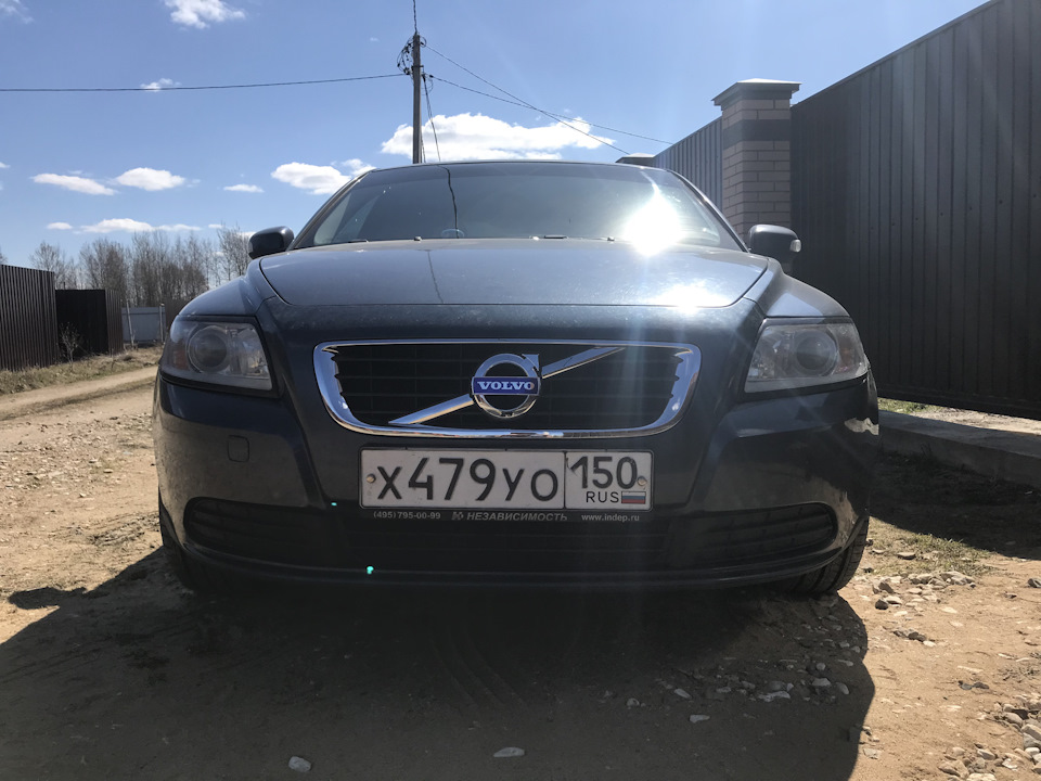 Решетка радиатора с большим значком. — Volvo S40 II, 1,6 л., 2008 года ...