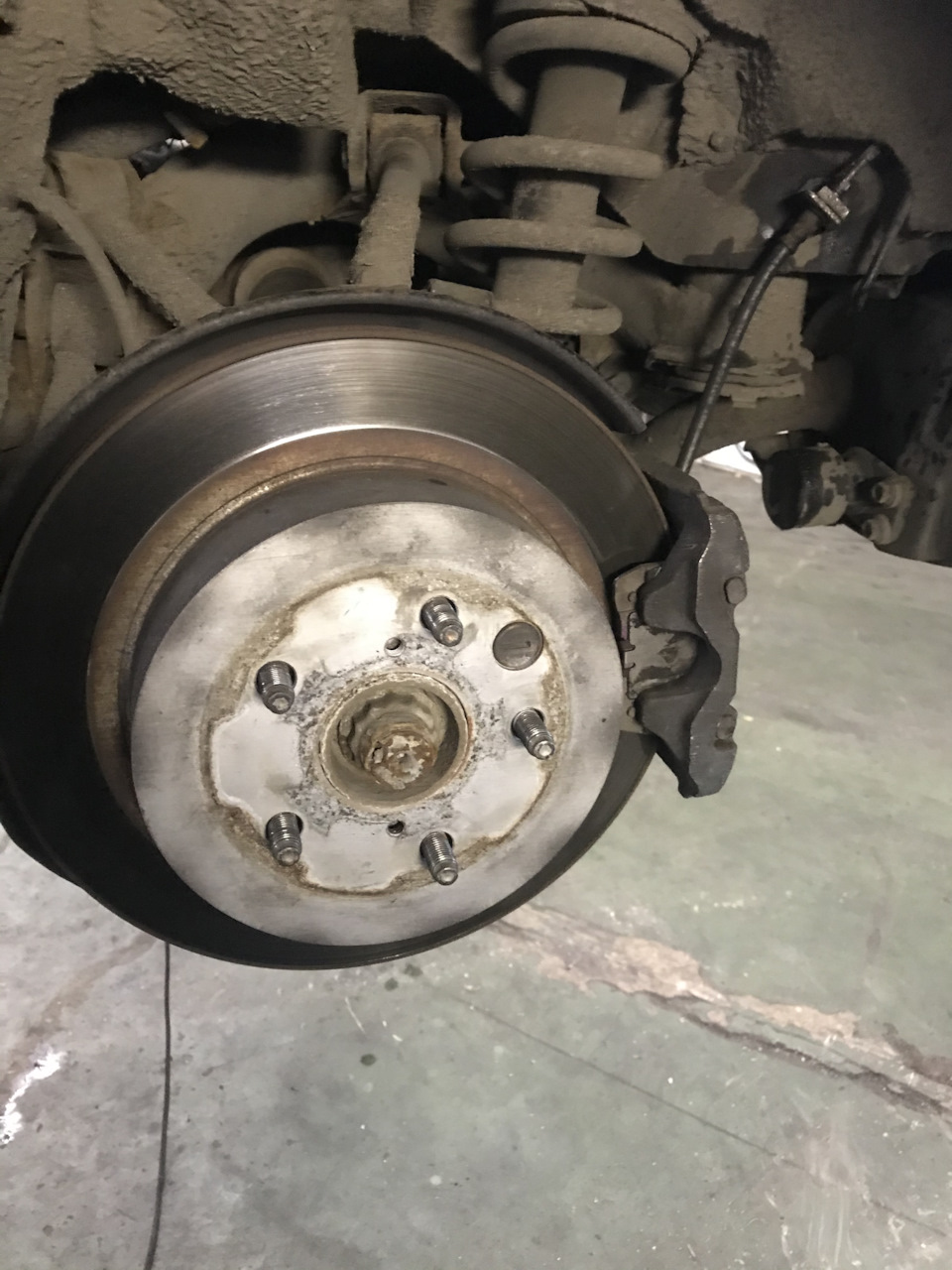 Пришло время менять задние суппорта — Lexus IS II, 2,5 л, 2008 года ...