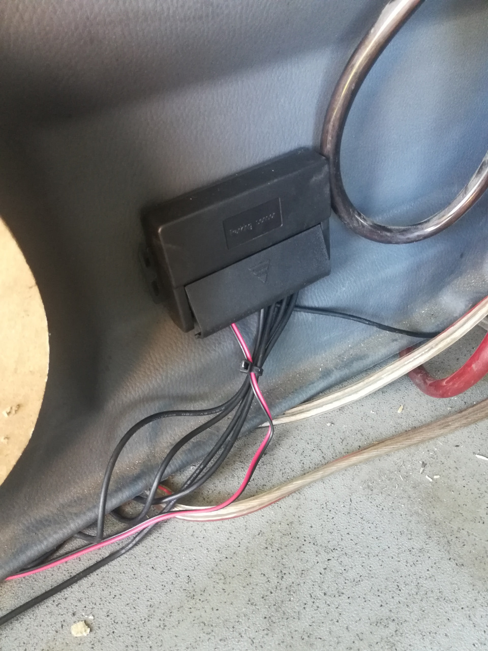 Сабвуфер. Магнитола Pioneer. Вибро-изоляция. — Toyota Duet, 1 л, 2000 ...