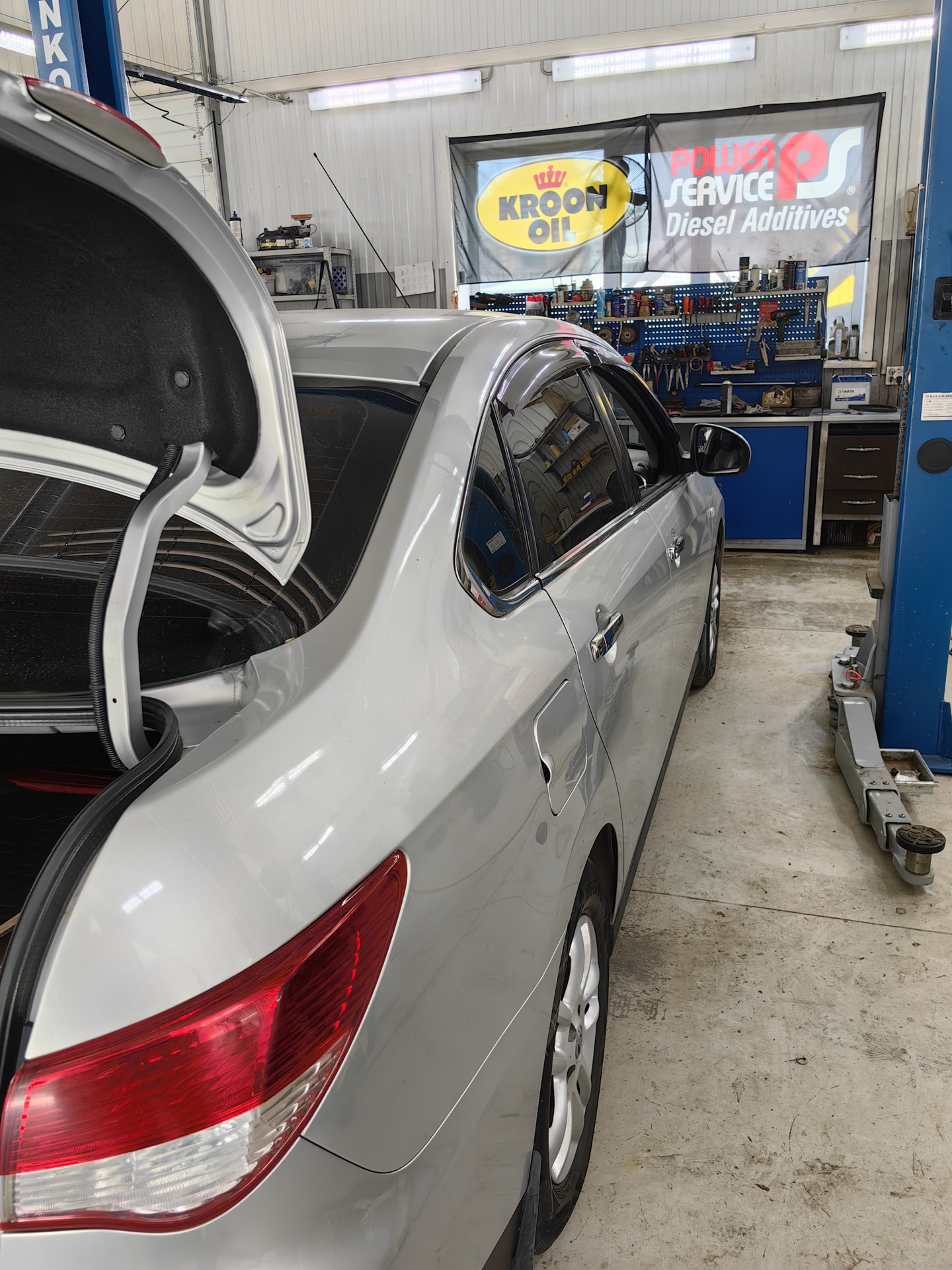Замена стоек, пружин, ступичного подшипника — Nissan Almera V (G11/15 ...