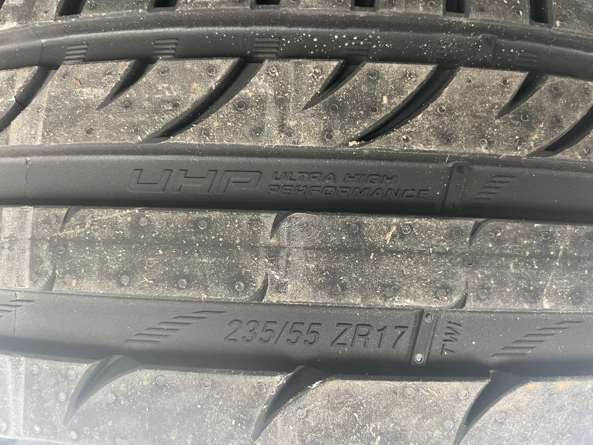 Резина на лето — Tigar 235/55 R17 — Volkswagen Transporter T5, 1,9 л ...