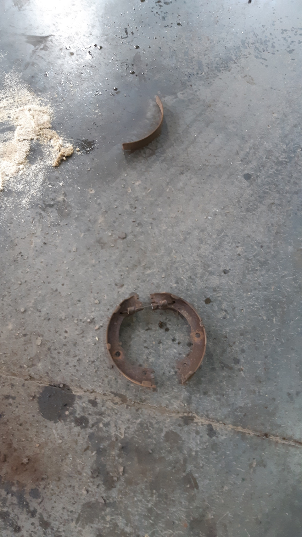 После замены тормозных шлангов ! Решил ручник подкрутить. — KIA Sorento ...