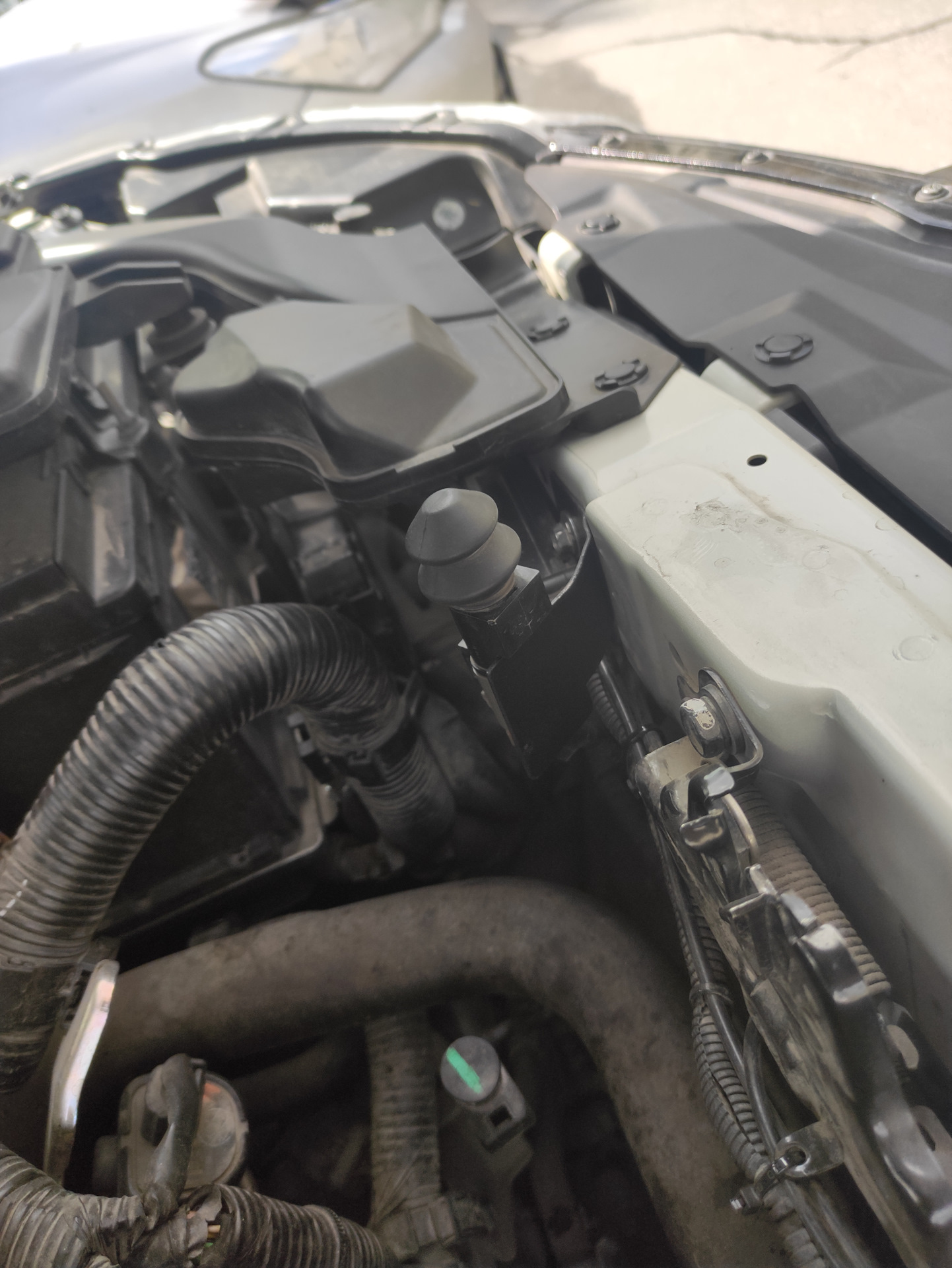 Концевик капота — Nissan Qashqai (2G), 2 л, 2017 года | своими руками ...