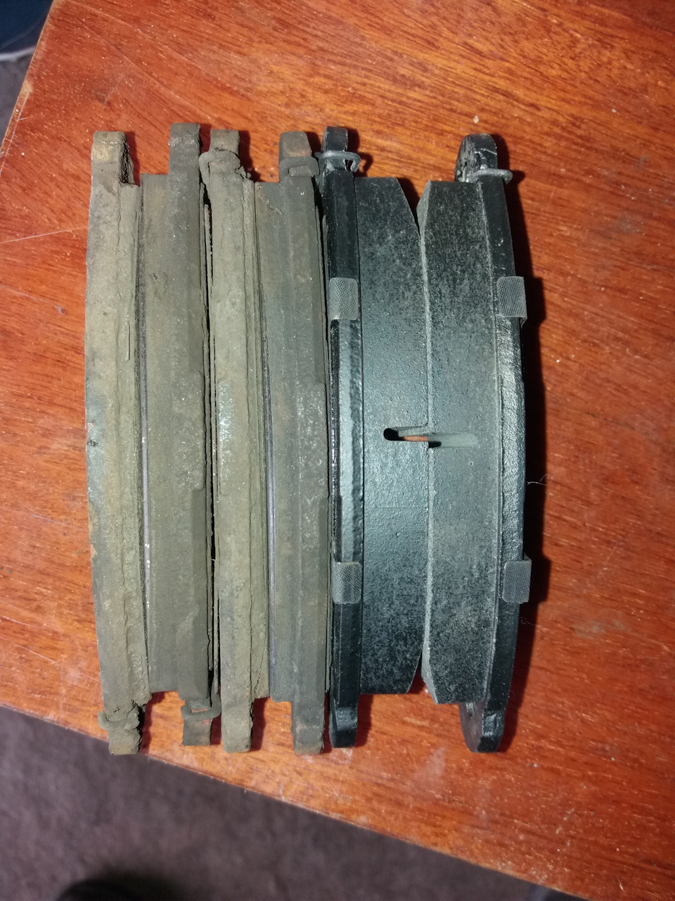 Замена передних тормозных колодок, Bremsi. — Renault Kangoo (1G), 1,4 л ...