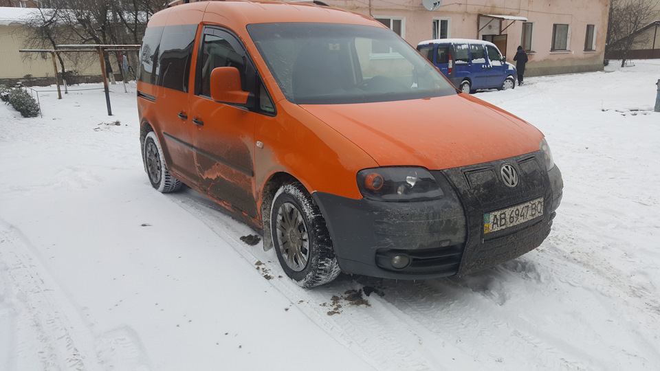 Photo from the logbook Volkswagen Caddy (3G). Found on photo: A8694
