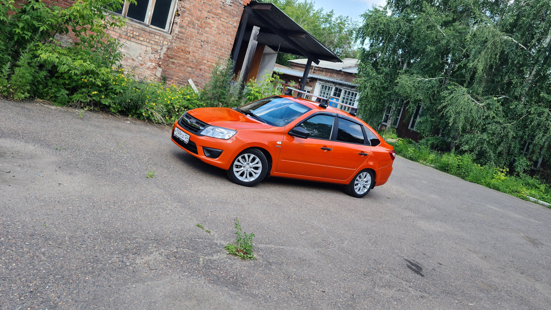 Lada Гранта лифтбек 1.6 бензиновый 2018 | Оранжевый Перламутр на DRIVE2