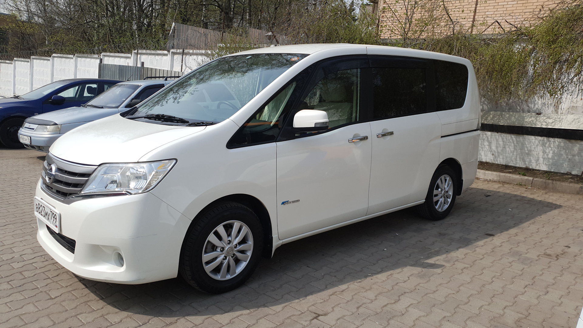 Nissan Serena 26