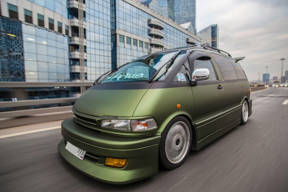 Toyota previa фото