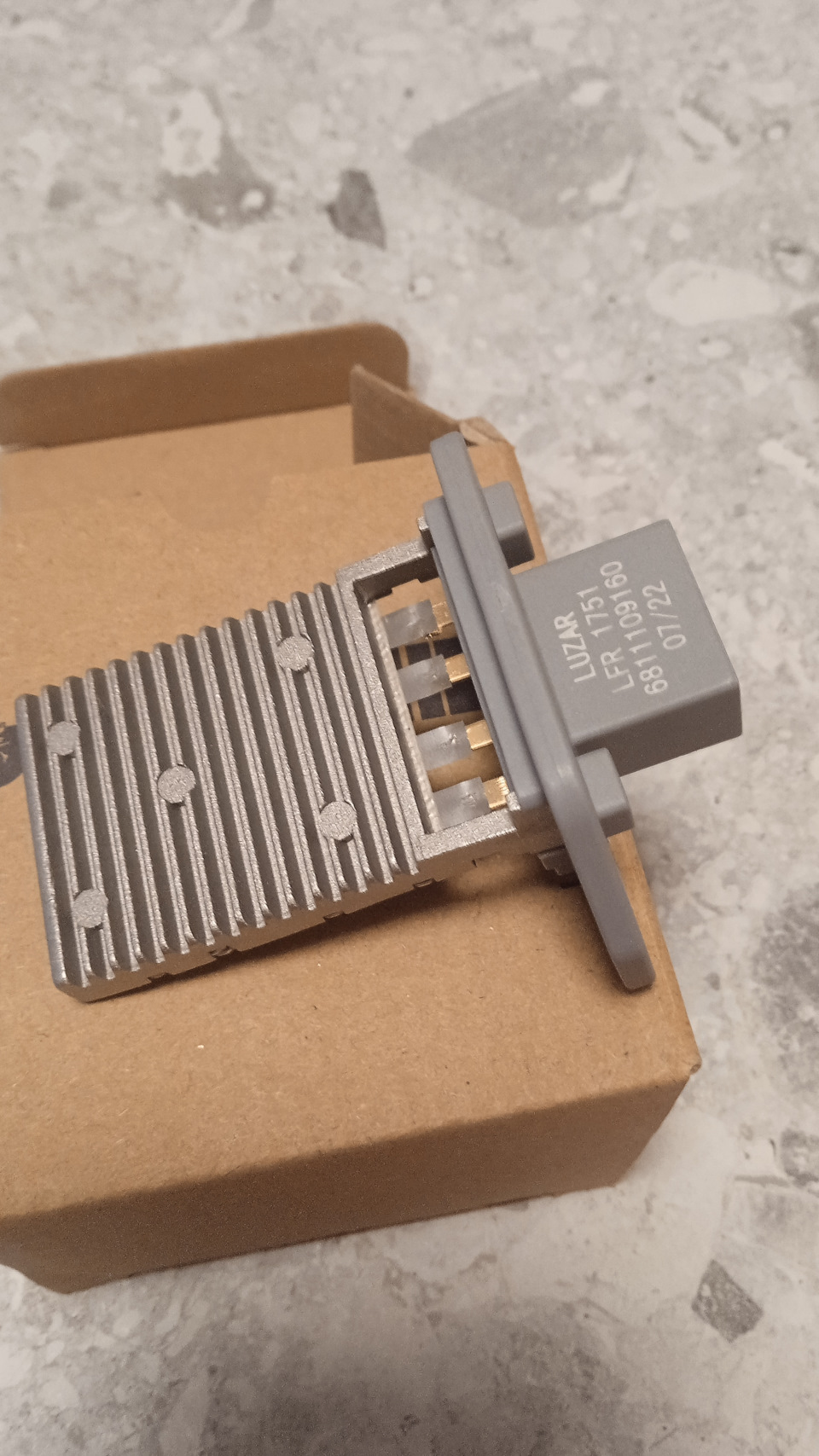 Что в коробке. — Chevrolet Aveo 5-door (1G). Запчасти на фото: LFR1751, 6811109160